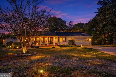 227 Shady Ln, Williamson, GA 30292