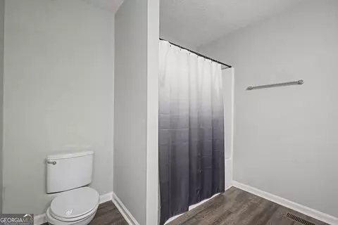 Bath - 228 Emerald Cir, Colbert, GA 30628 photo 2 of 3