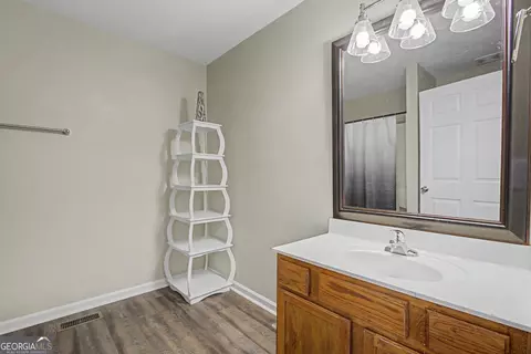 Bath - 228 Emerald Cir, Colbert, GA 30628 photo 1 of 3