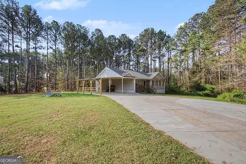 Exterior - 228 Emerald Cir, Colbert, GA 30628 photo 2 of 9