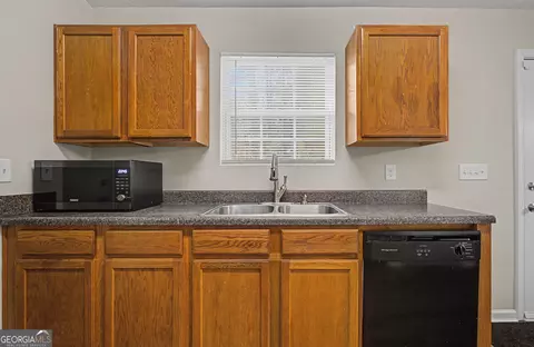 Kitchen - 228 Emerald Cir, Colbert, GA 30628 photo 2 of 3