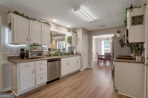 Kitchen - 60 Shadowbrook Ln, Covington, GA 30016 photo 2 of 3