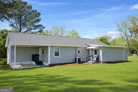 21 6th Ave, Rochelle, GA 31079