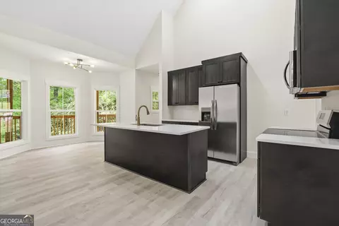 Kitchen - 272 Clinton Crossing Dr, Gray, GA 31032 photo 3 of 5