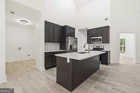Kitchen - 272 Clinton Crossing Dr, Gray, GA 31032 photo 5 of 5