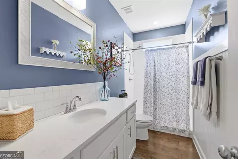 Bath - 731 Markhams Dr, Madison, GA 30650 photo 7 of 9