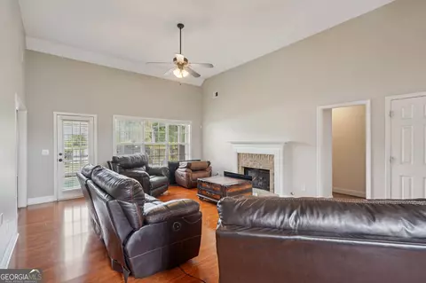 Living - 128 Moss Pointe Dr, Mcdonough, GA 30253 photo 4 of 4