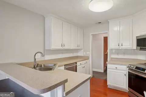 Kitchen - 128 Moss Pointe Dr, Mcdonough, GA 30253 photo 4 of 4