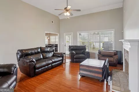 Living - 128 Moss Pointe Dr, Mcdonough, GA 30253 photo 2 of 4
