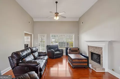Living - 128 Moss Pointe Dr, Mcdonough, GA 30253 photo 3 of 4