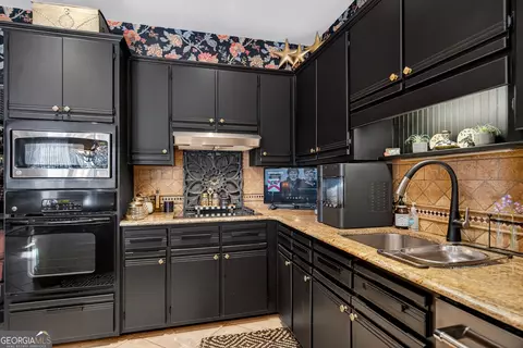 Kitchen - 123 S Smith Rd, Lagrange, GA 30241 photo 4 of 4