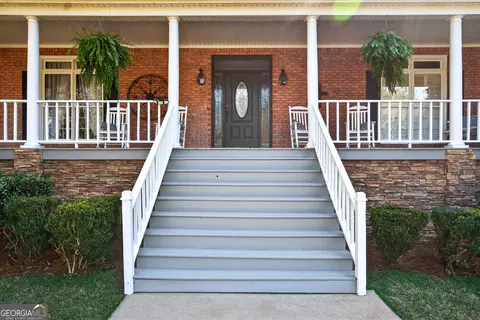 Exterior - 123 S Smith Rd, Lagrange, GA 30241 photo 2 of 26