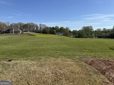 112 Rockford Farm Dr, Clarkesville, GA 30523