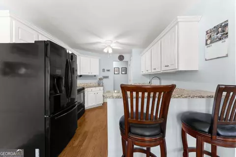 Kitchen - 2490 Harbin Springs Cv, Dacula, GA 30019 photo 2 of 4