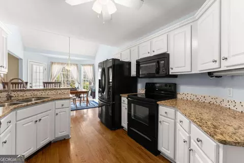 Kitchen - 2490 Harbin Springs Cv, Dacula, GA 30019 photo 4 of 4