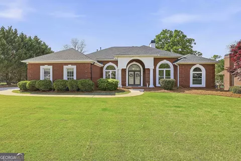 110 Lake Park Ct, Sharpsburg, GA 30277