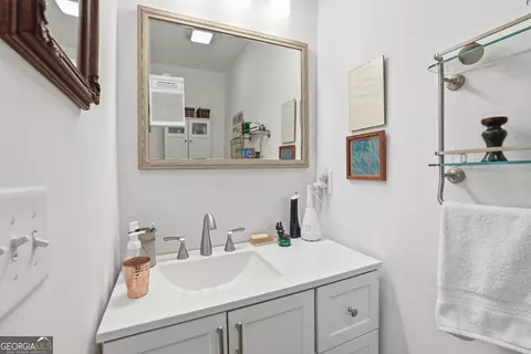 Bath - 236 Garrison Rd, Cornelia, GA 30531 photo 2 of 3