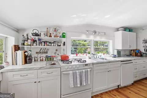 Kitchen - 236 Garrison Rd, Cornelia, GA 30531 photo 4 of 5