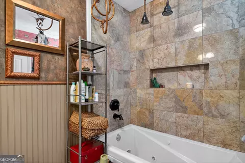 Bath - 5 N Brooks Rd, Lagrange, GA 30240 photo 3 of 15