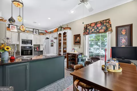 Kitchen - 5 N Brooks Rd, Lagrange, GA 30240 photo 7 of 9
