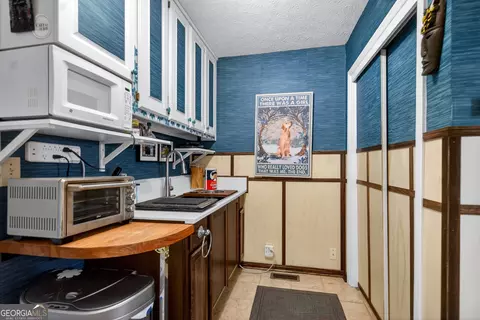 Kitchen - 5 N Brooks Rd, Lagrange, GA 30240 photo 5 of 9