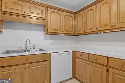 Kitchen - 52 Northgate Ln, Collins, GA 30421 photo 2 of 3
