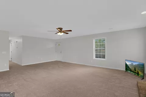 Living - 52 Northgate Ln, Collins, GA 30421 photo 2 of 5