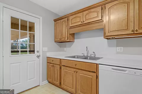 Kitchen - 52 Northgate Ln, Collins, GA 30421 photo 1 of 3