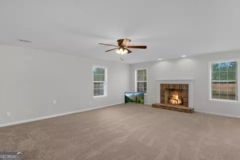 Living - 52 Northgate Ln, Collins, GA 30421 photo 3 of 5