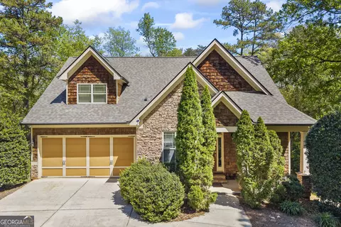 425 Wyndward Point Dr, Hartwell, GA 30643