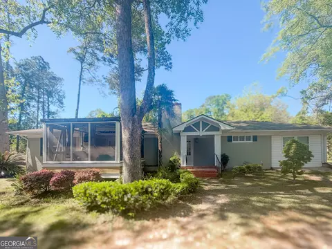 221 N Lake Dr, Sylvania, GA 30467