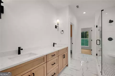 Entry Way - 140 Cambridge Ct, Calhoun, GA 30701 photo 2 of 2