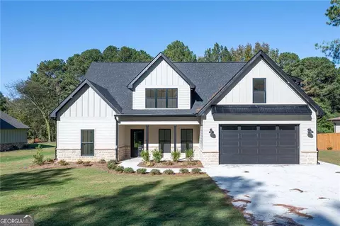 Exterior - 140 Cambridge Ct, Calhoun, GA 30701 photo 3 of 4