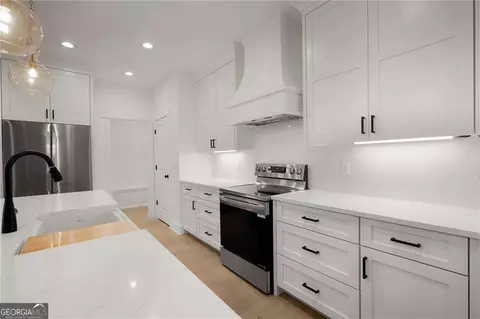 Kitchen - 140 Cambridge Ct, Calhoun, GA 30701 photo 2 of 3