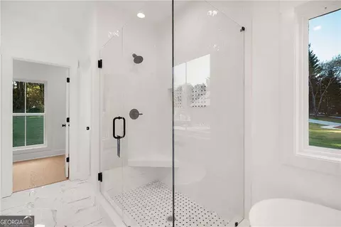 Bath - 140 Cambridge Ct, Calhoun, GA 30701 photo 2 of 4