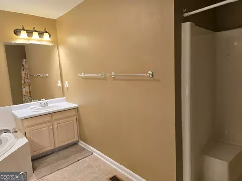 Bath - 107 Ember Way, Lagrange, GA 30240 photo 3 of 4