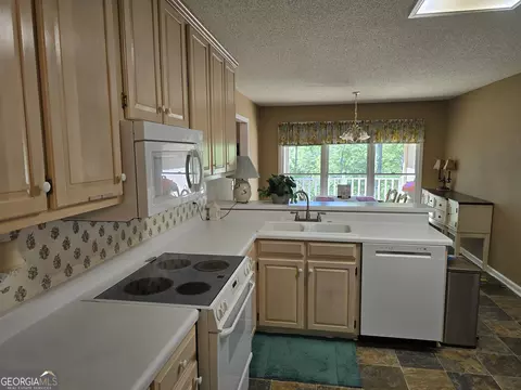 Kitchen - 107 Ember Way, Lagrange, GA 30240 photo 4 of 5