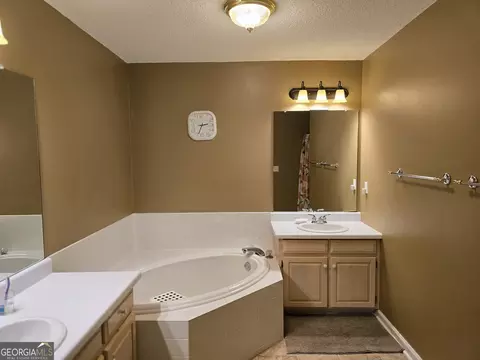 Bath - 107 Ember Way, Lagrange, GA 30240 photo 4 of 4