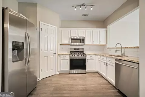 2045 Lakeshore Overlook Dr NW, Kennesaw, GA 30152