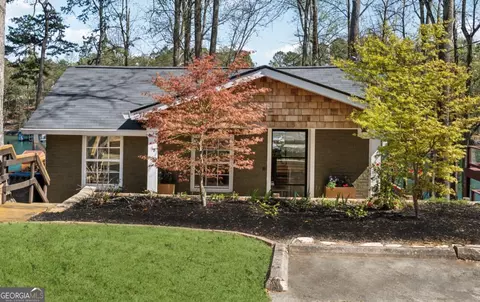 6337 Lakeview Dr, Buford, GA 30518