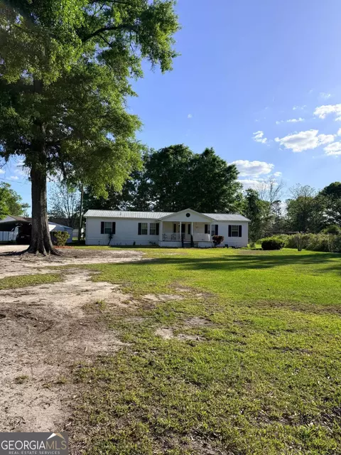 140 Crosby St, Surrency, GA 31563