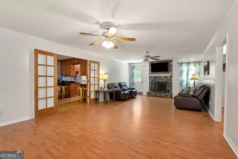 Living - 73 Kellogg Dr, Colbert, GA 30628 photo 1 of 5