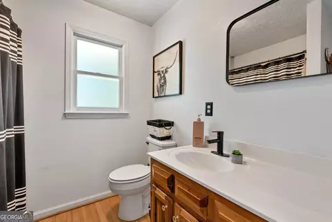 Bath - 73 Kellogg Dr, Colbert, GA 30628 photo 1 of 2