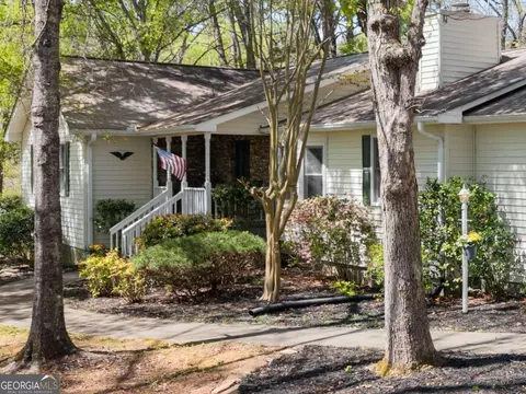 5515 Holly Hill Dr, Gainesville, GA 30506