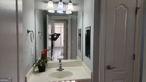 Bath - 12123 Edgewater Dr, Hampton, GA 30228 photo 3 of 5