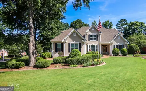 15 Trent Jones Ct, Newnan, GA 30265
