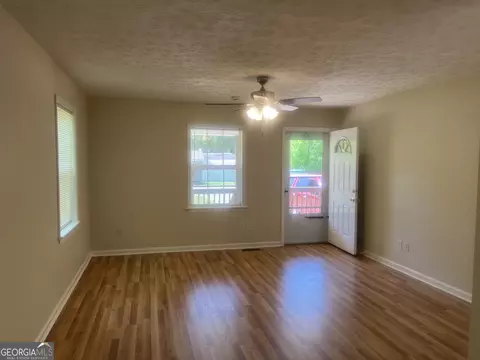 Living - 967 Kelley St, Lagrange, GA 30241 photo 2 of 4