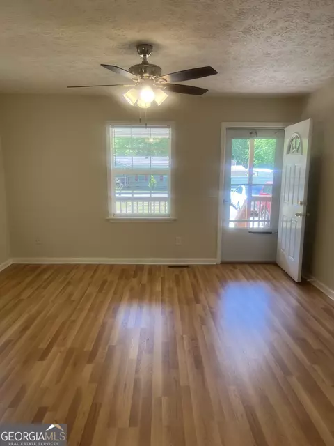 Living - 967 Kelley St, Lagrange, GA 30241 photo 4 of 4