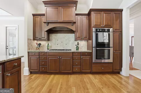 Kitchen - 750 Tramore Pl, Milton, GA 30004 photo 4 of 5
