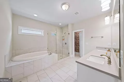 Bath - 11395 Crestview Ter, Suwanee, GA 30024 photo 2 of 7
